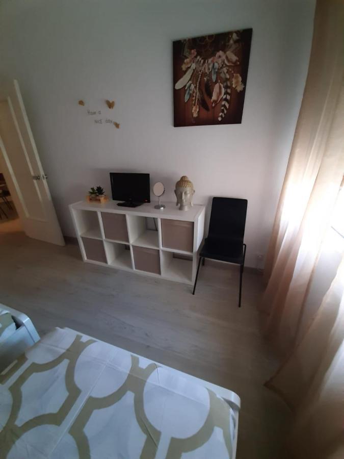 Apartamento Con Encanto "Larios Street" Apartment Malaga Bagian luar foto