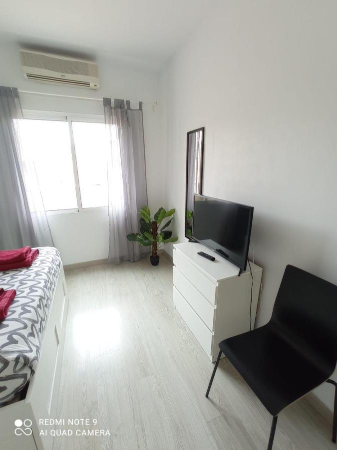 Apartamento Con Encanto "Larios Street" Apartment Malaga Bagian luar foto