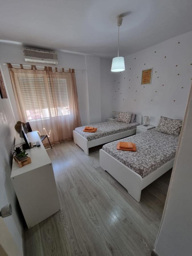 Apartamento Con Encanto "Larios Street" Apartment Malaga Bagian luar foto