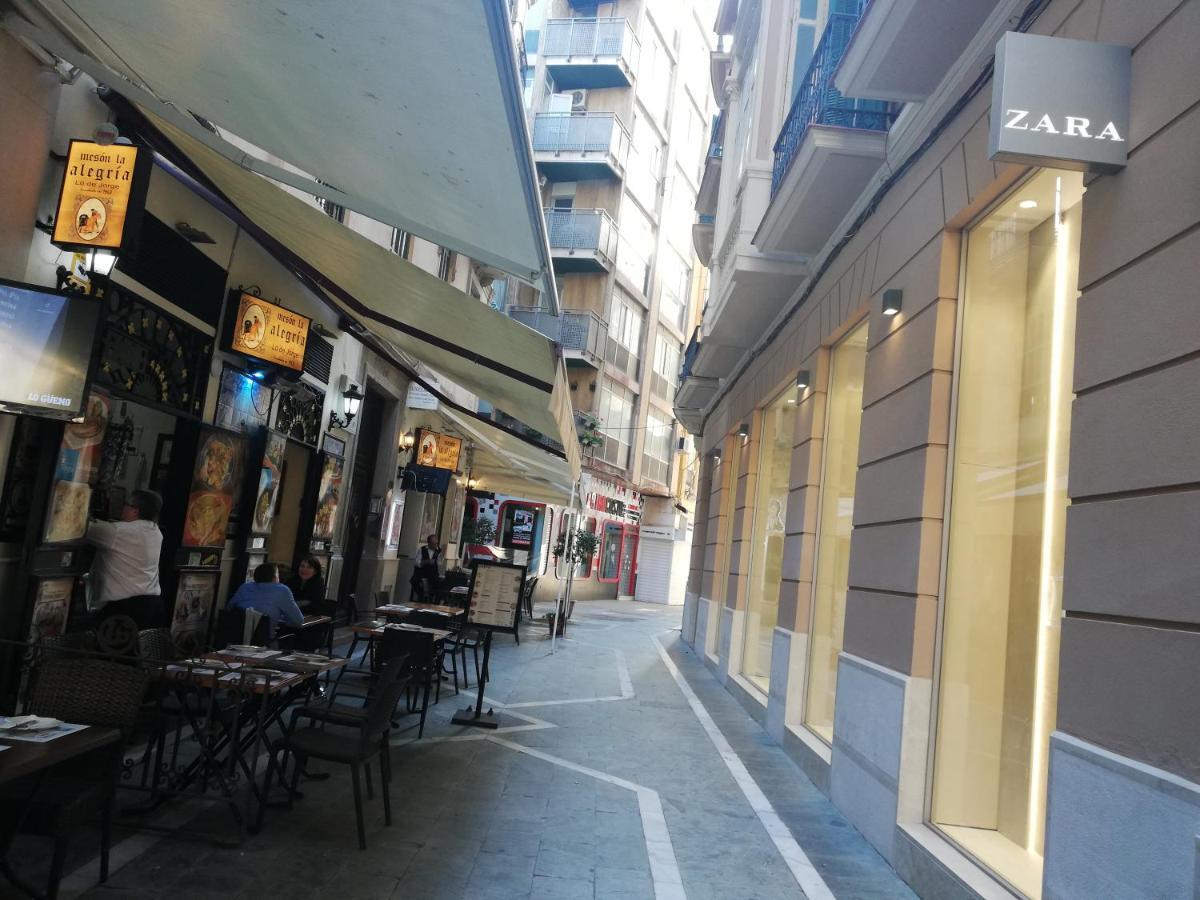 Apartamento Con Encanto "Larios Street" Apartment Malaga Bagian luar foto